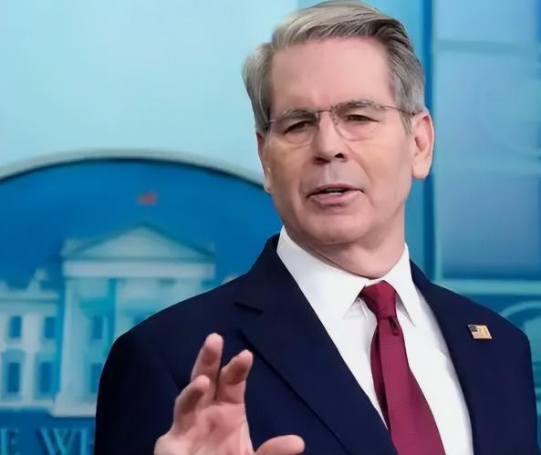 为何中国不能一下把美债全卖了？中国手里的美债，真不是普通的债券，更像是一个金