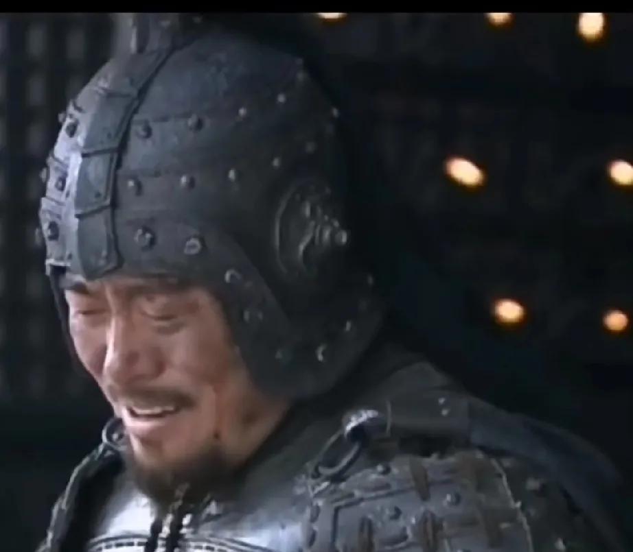 许褚以为赤壁之战是必胜之战。因此就把家族里能带的人都带着去混军功了。好在那时还