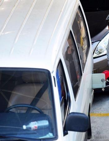 电车免费终结？2026年新规让3亿油车车主拍手称快？真相比你想的更复杂来源: