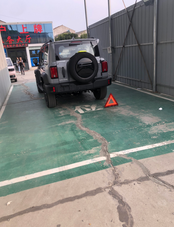 24款坦克300使用感受油耗可以接受，高速11左右，市区13左右，开了3000