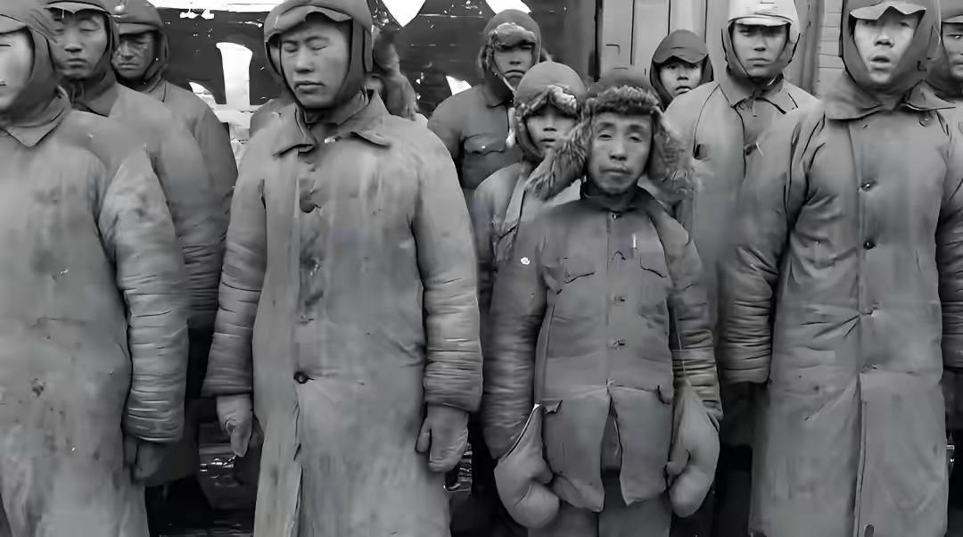 1954年，1.4万志愿军战俘赴台，蒋介石罕见安睡，蒋经国码头红眼1953年