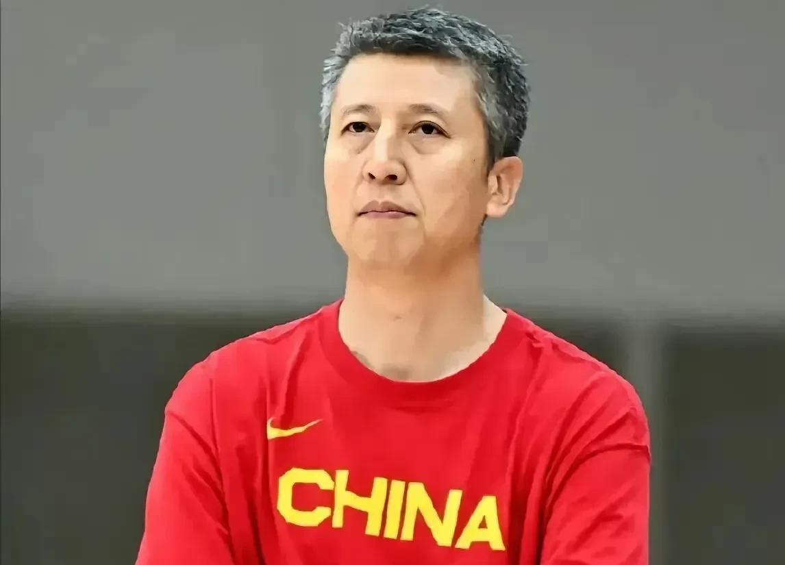 中国男篮8大主力出战，保拿奥运门票，还要看主教练是谁目前中国男篮8大主力是:周