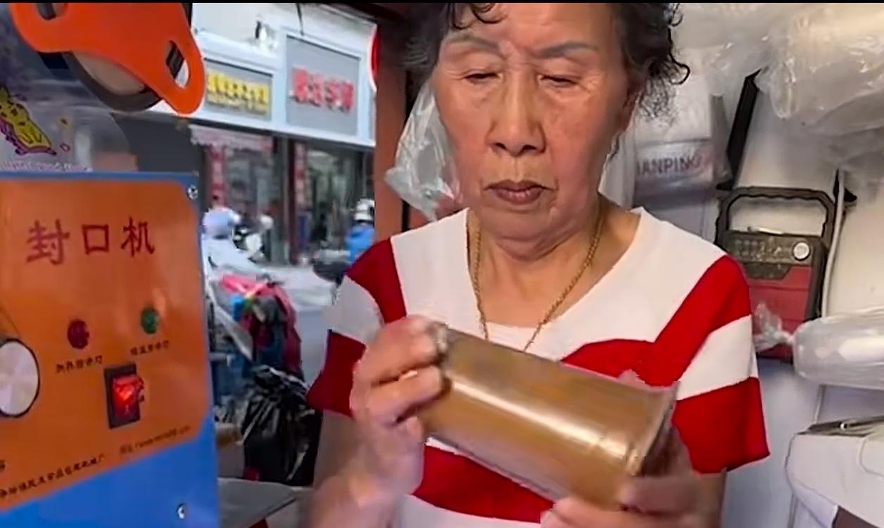 其实之前卖速溶咖啡的老奶奶就是一个现成的例子，可惜西贝的贾老板一直都没在意最