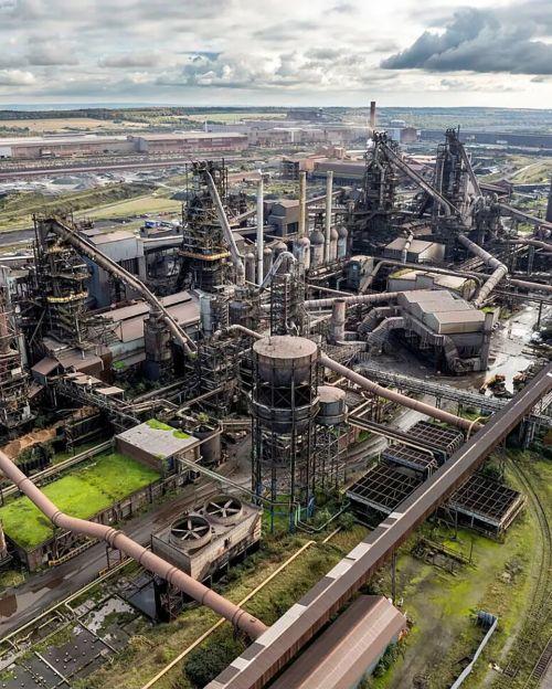 1950年，英国制造业在GDP的占比还有35%，到了2022年就只有不到10%了