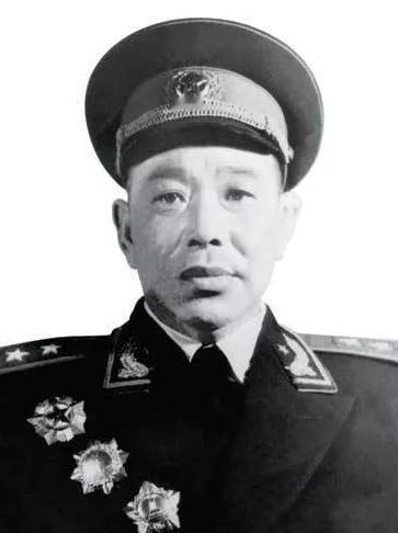 1957年，廖汉生中将从南京军事学院毕业，各大军区的岗位都已经满员了，只有新疆军