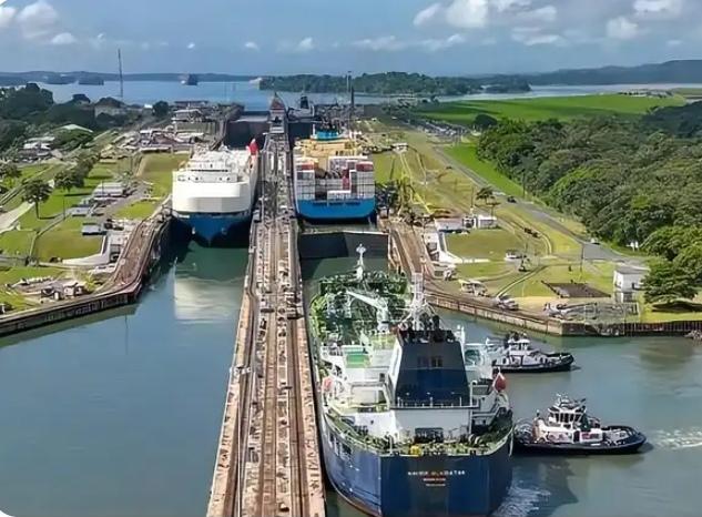 巴拿马接管长和港口这事儿，明眼人都能看出来，就是跟着美国瞎跑。美国一贯搞霸权那一