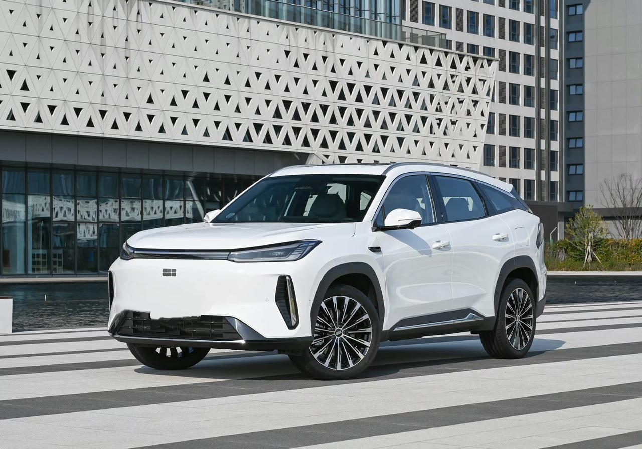 吉利银河M7首发亮相，1.5L插混动力+千里浩瀚H3辅助驾驶插混紧凑级SUV