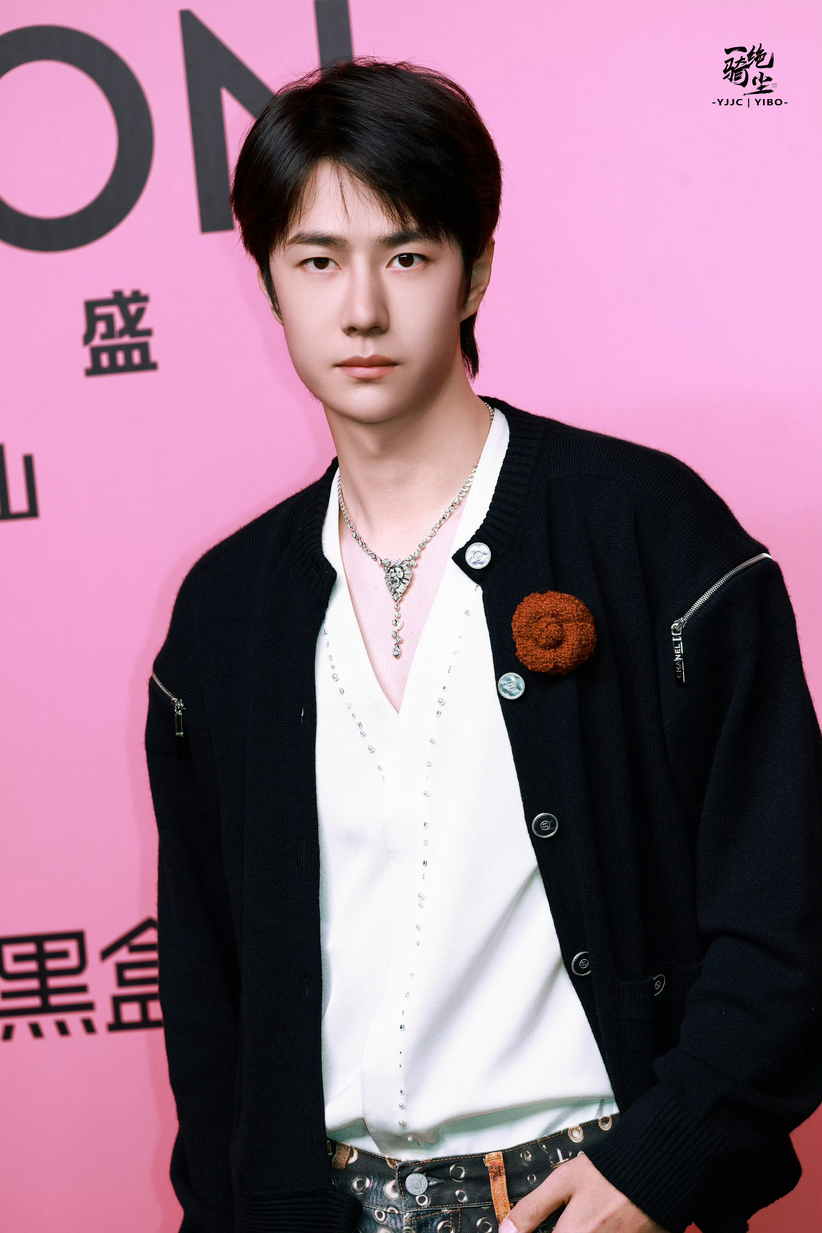 他怎么又漂亮又有男人味啊王一博​​​