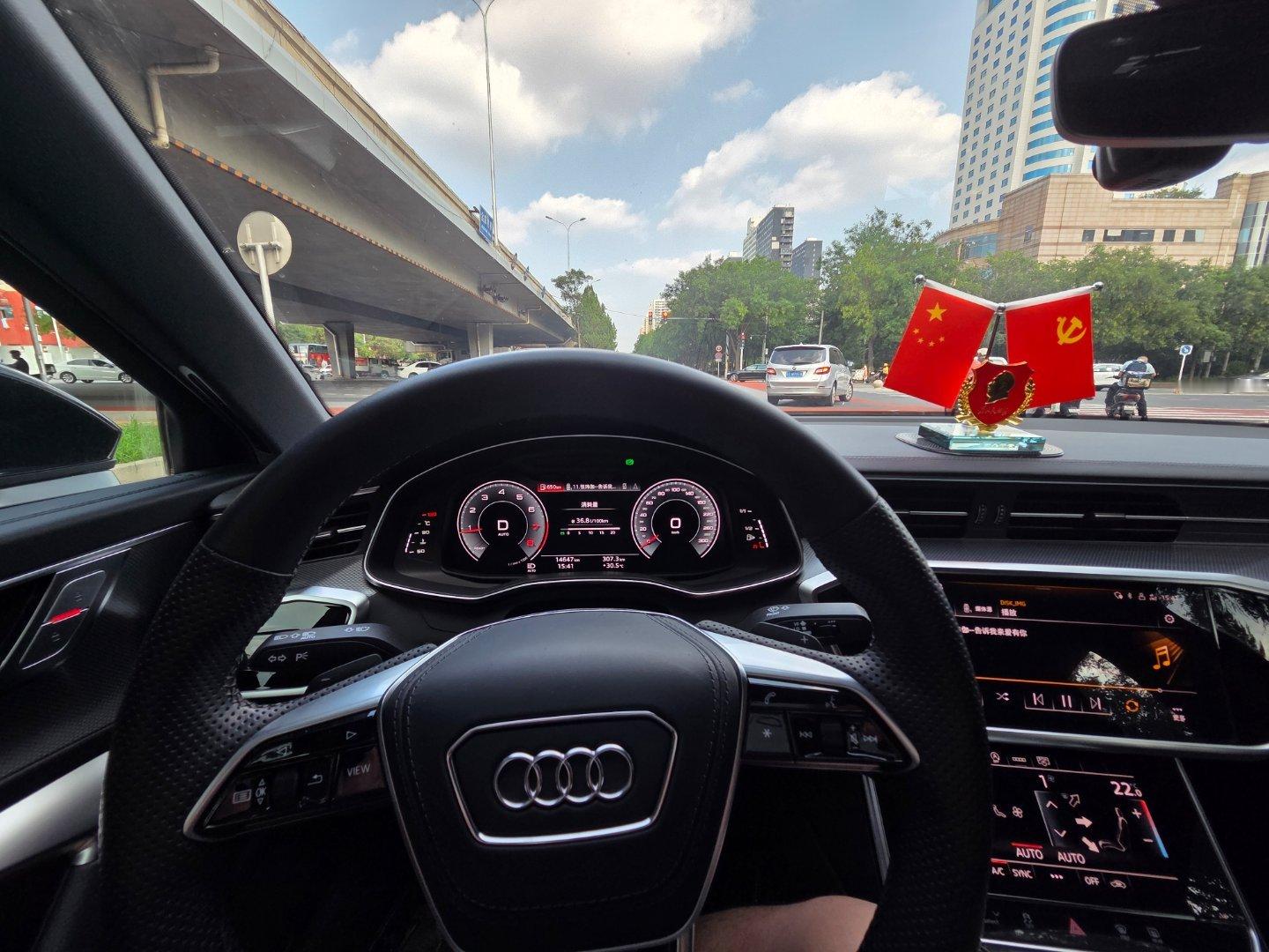 上次开这代A6还是在2019年，我当时给了它极高的评价，时隔6年A6还是这个A6