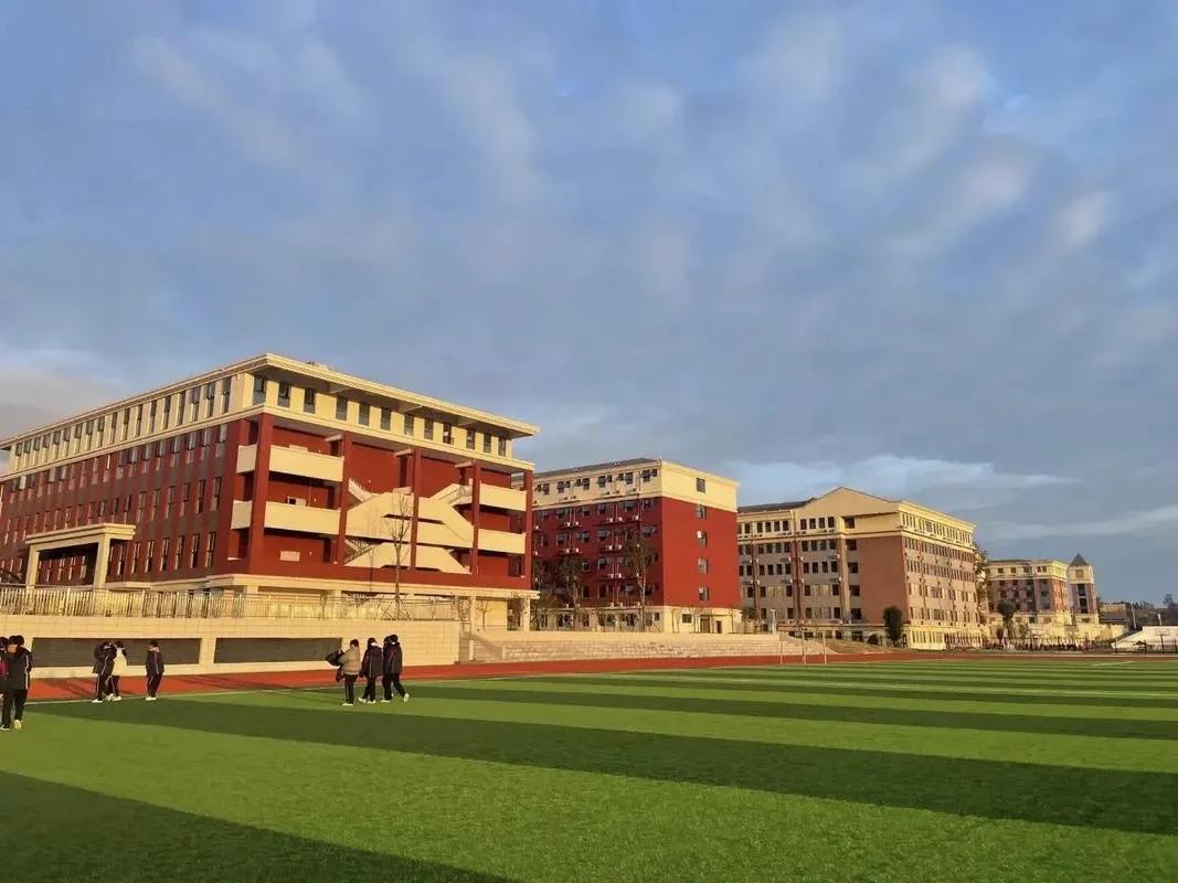 家长距离老师只差一个教师资格证了，你干嘛不考一个去当老师啊？今天不知道怎么了，