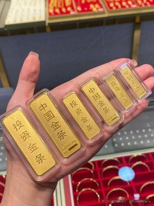 手里攥着金条的，今晚估计要睡不着了。咣当一下。甘肃，玉门，又挖出来一个大型金