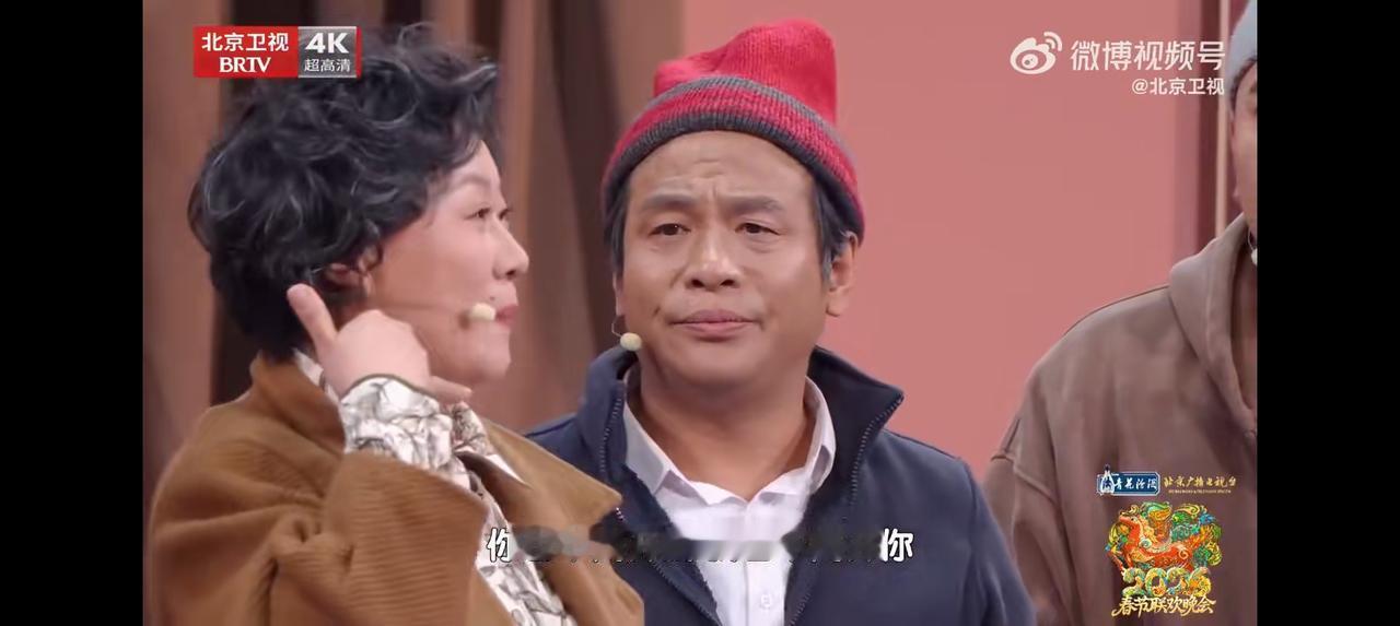 宋小宝，王丽娟是谁？——小品里，宋小宝、赵海燕要拍结婚周年照，带着儿子儿媳。摄