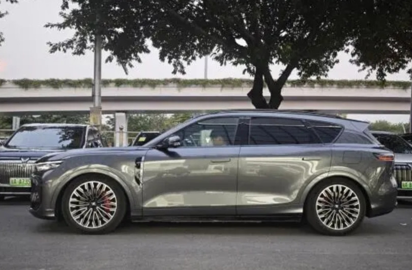 最美suv，黄金比例分割线！不得不说岚图的审美真的不错，每一代都是经典，越看越