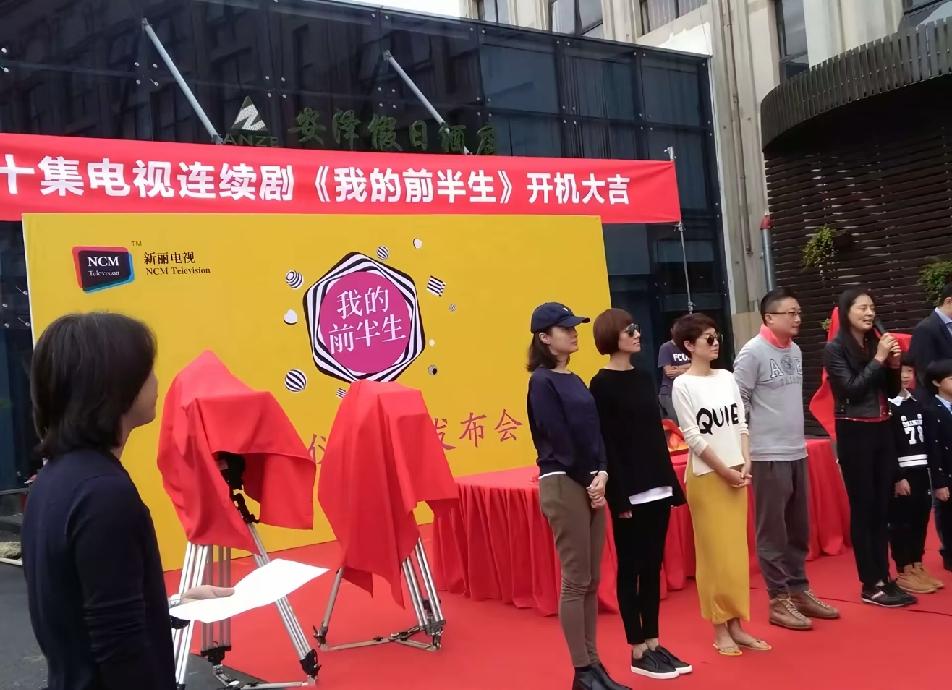 吴越和袁泉真的好漂亮，气质太好了！马伊琍的穿搭就总是怪怪的，感觉她总是想搭配的与