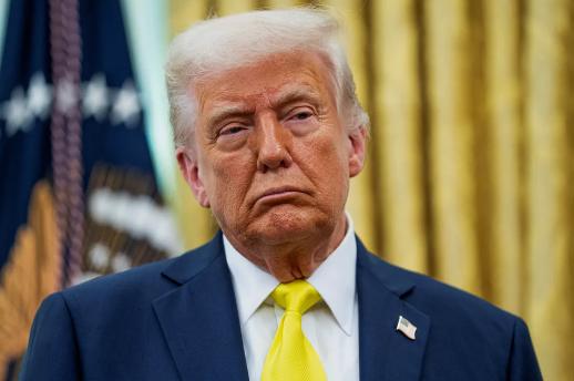 最后通牒！北京直接掐断了特朗普4月的登机口。200亿美元的对台军售，就是美国自掘