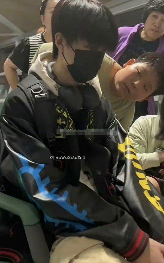 明星被拍时的第三视角，原来这么窒息啊！​​​