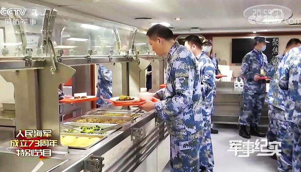 千万别以为我们航母飞行员的“空勤灶”，就是顿顿山珍海味那么简单。那背后可是一套