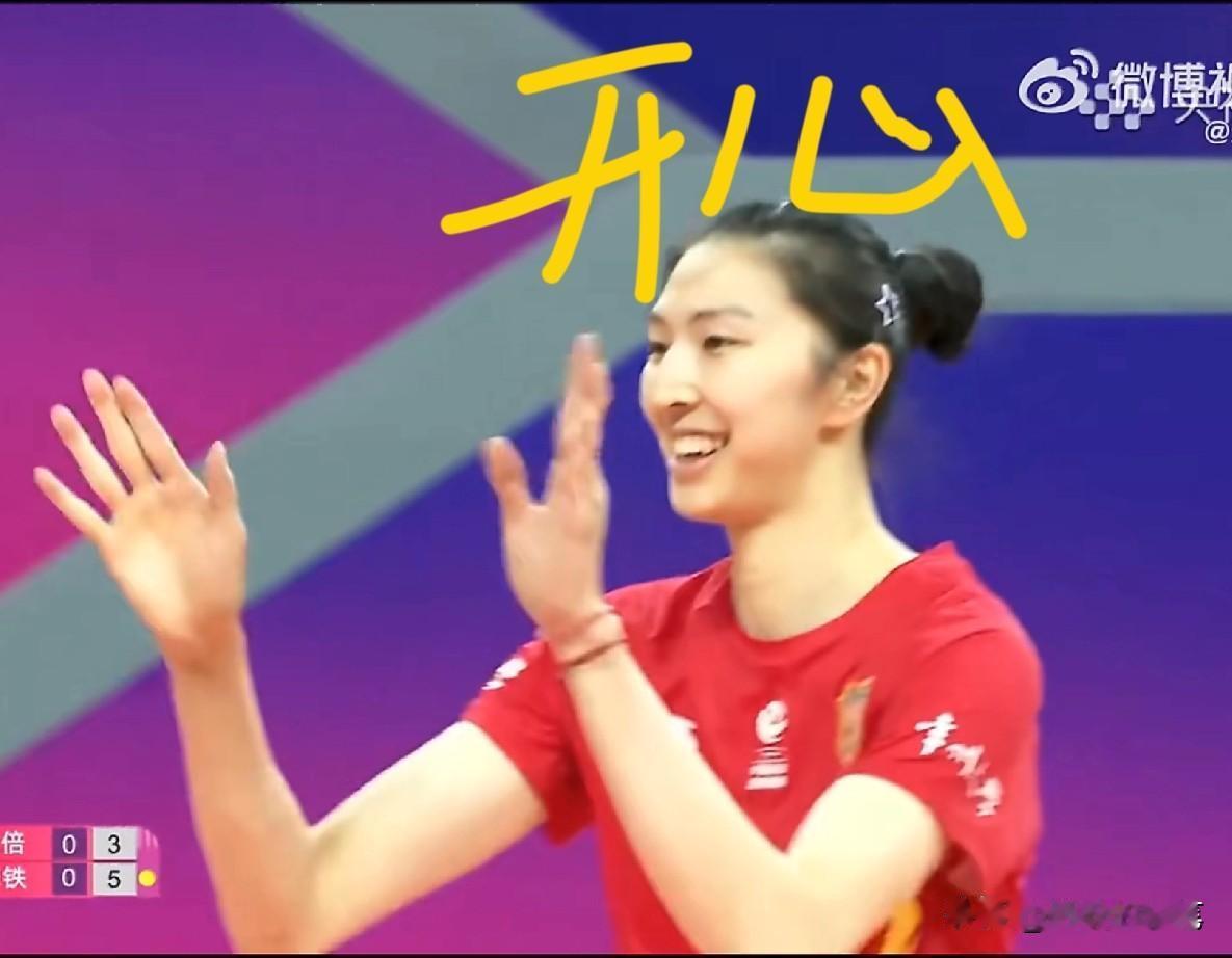 吴梦洁，越打越不太开心[捂脸哭]瞧，一开始她又扣又拦，强攻，调整攻，后攻打得气势