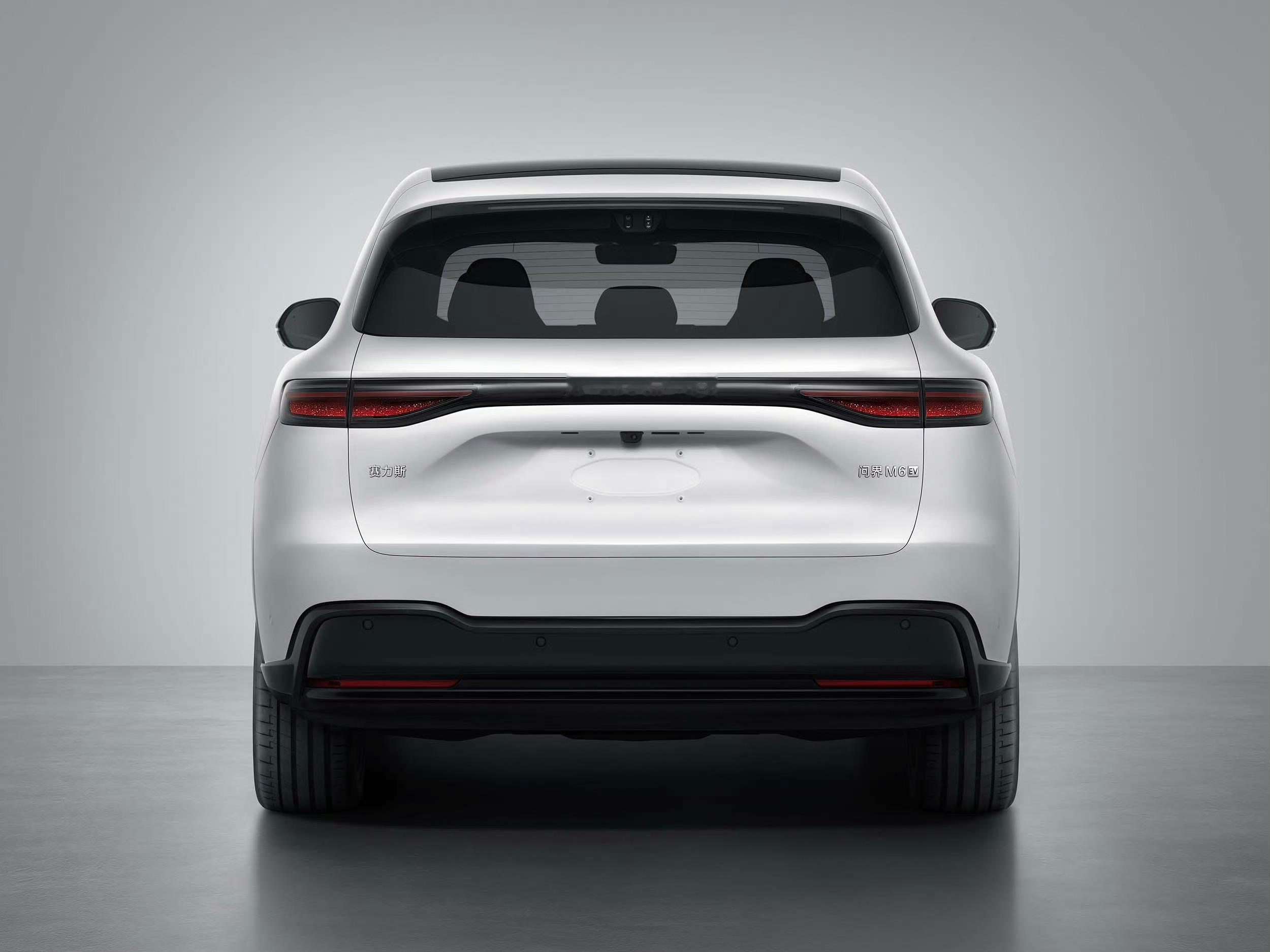 问界m6的工信部照片来了黑白双色不得不说，很保时捷卡宴的感觉标签很明显了这或许