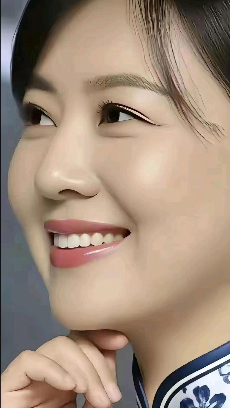 微笑的瞬间，温柔如春风拂面