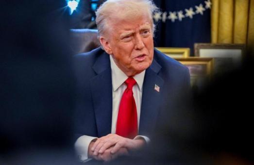 太罕见：特朗普在空军一号喊话中国，话音刚落，普俄罗斯对中国做保证。特朗普最近忙得