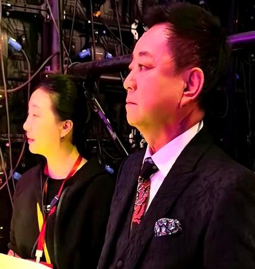 央视连重播都不给，这台春晚捅了谁的马蜂窝？倪萍、冯巩、朱军、陈佩斯、蔡明，这些央