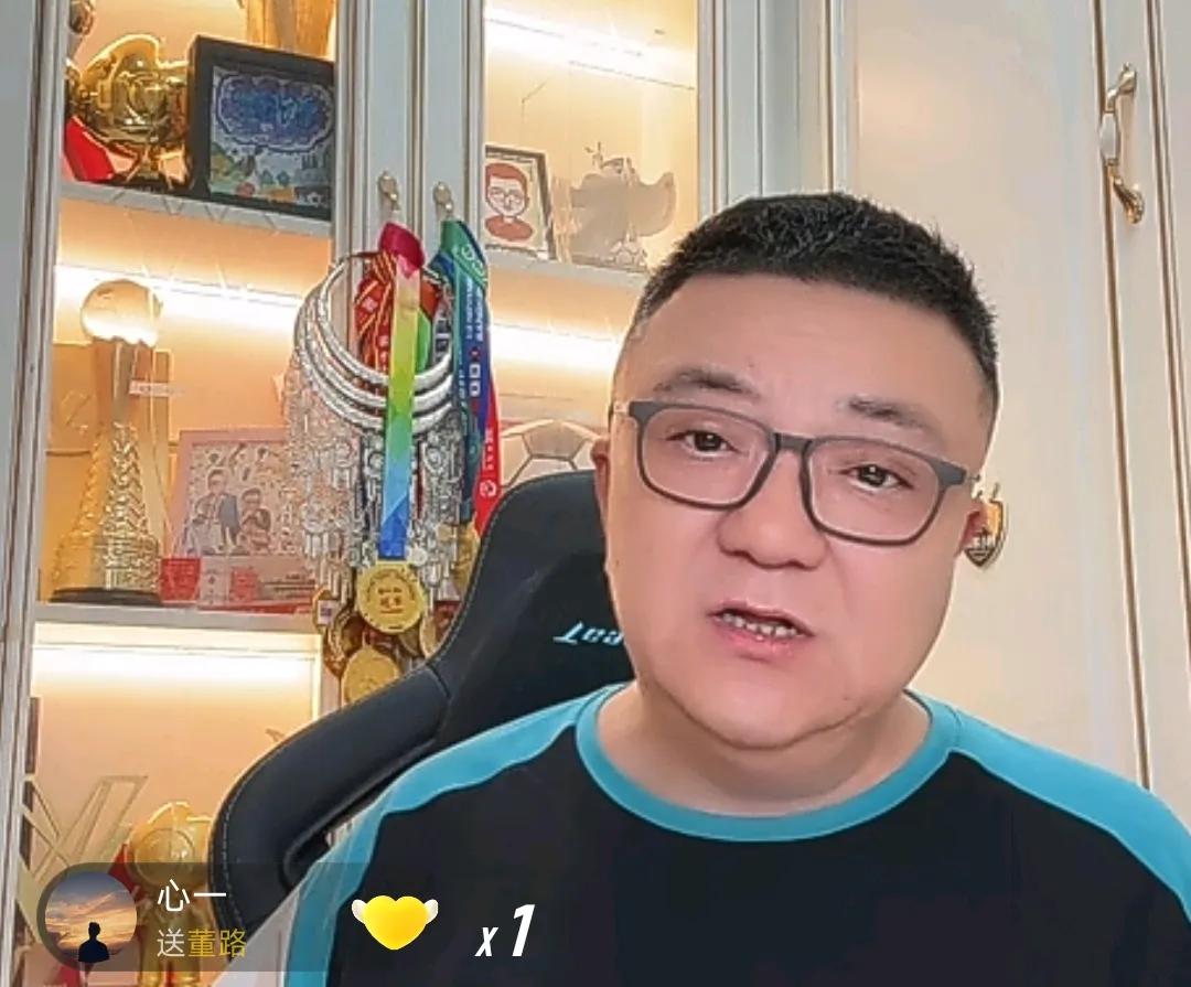 董路在直播间表示，足球有些技术是练不出来的。他在直播间毫不客气地驳斥了孙继海此