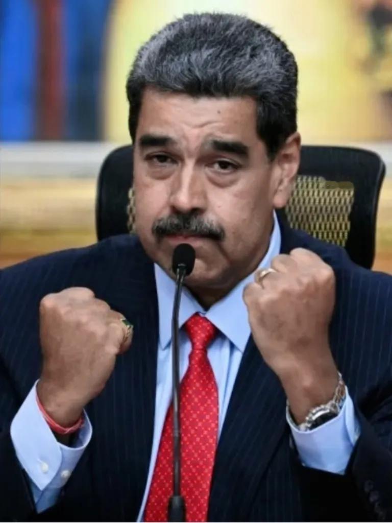 那帮早就架好长枪短炮等着看笑话的人，这次算是把算盘珠子都给崩飞了。