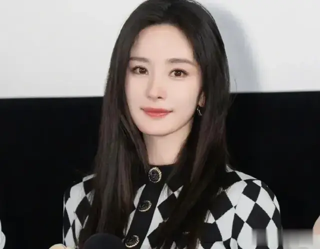 杨幂:老婆的“大长腿和小蛮腰”
