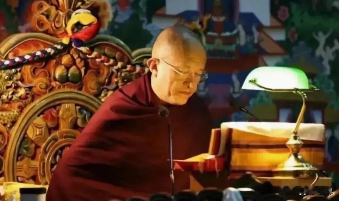 宗萨仁波切说：“当你不再需要别人的理解了，那叫'出离心'。当你试图去理解别人了，
