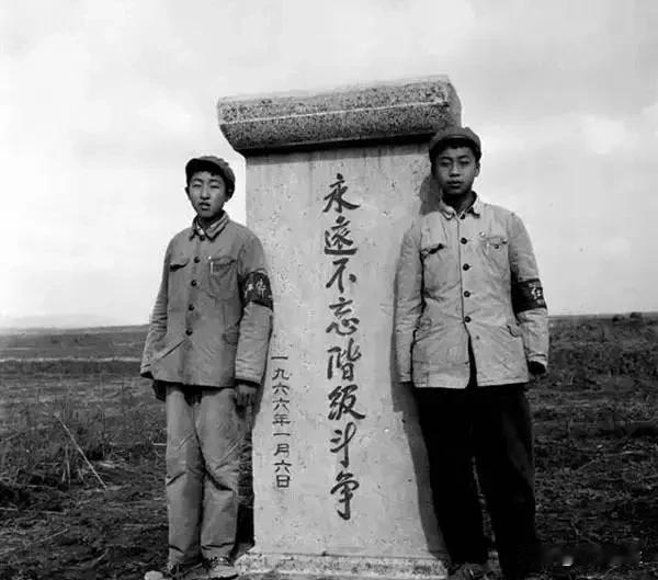 永远不要忘记阶级斗争！不敢提及阶级斗争或者不允许提及阶级斗争，这本身就是一种