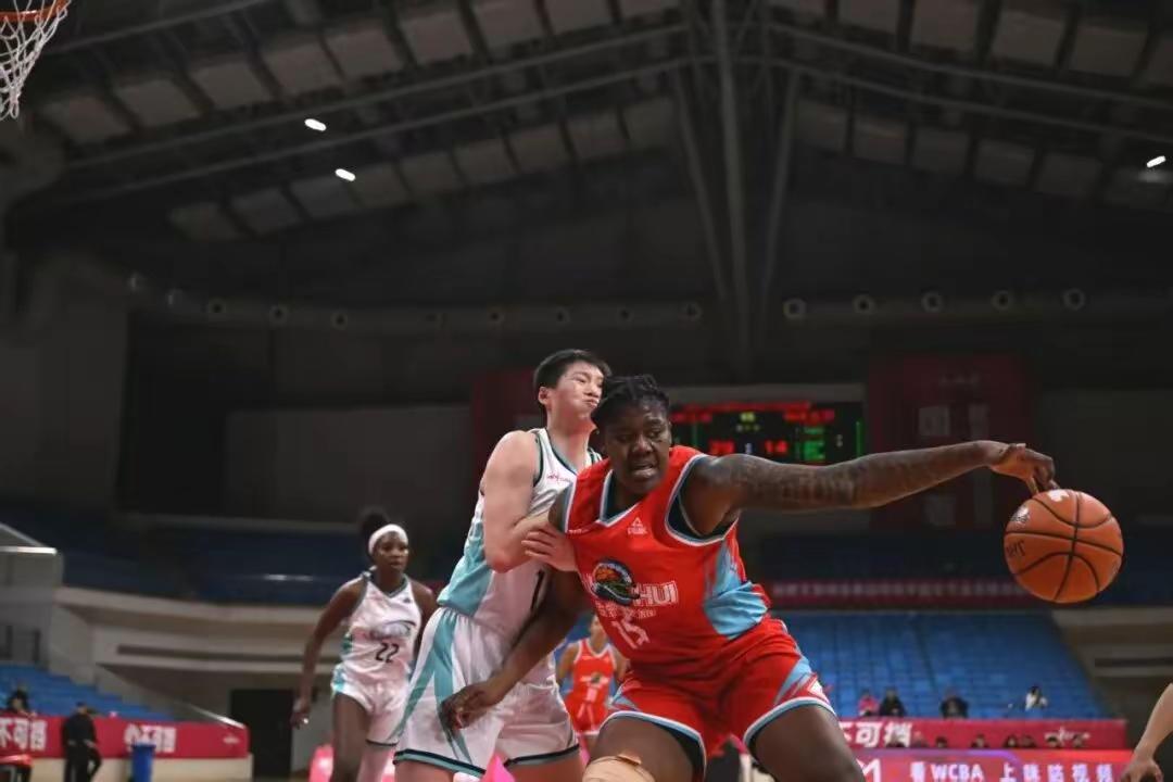 WCBA有16支球队有外援分别是签满三外援👇山西女篮续约梅赛德斯-拉塞尔