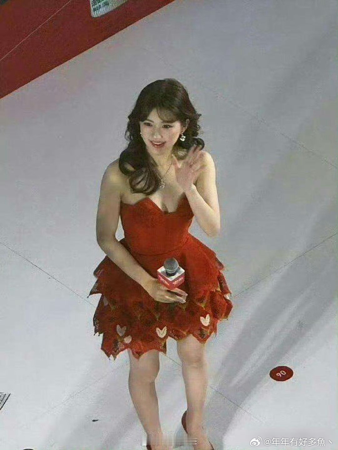 突然理解为什么女明星一定要捂胸了！原来是这样