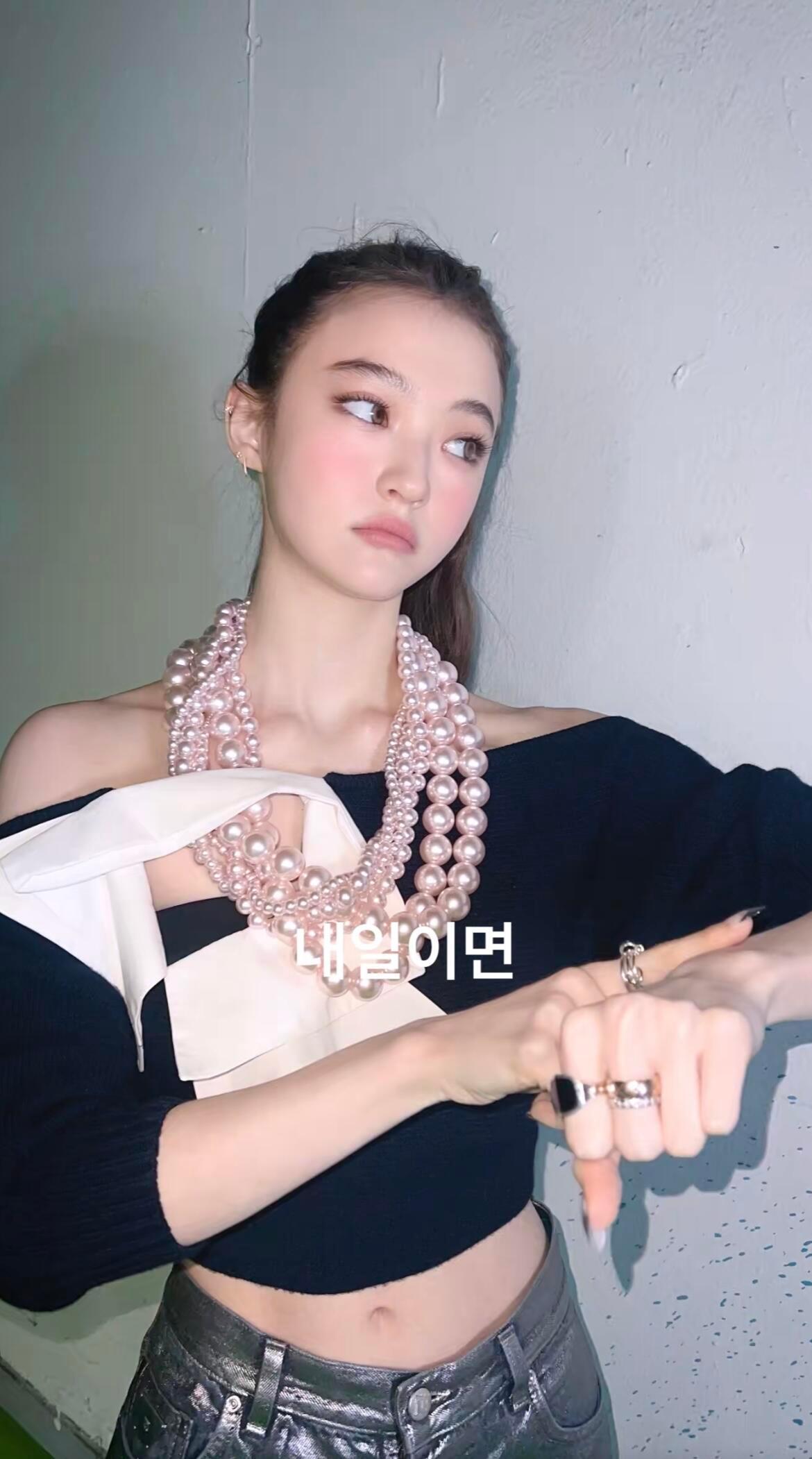 快跟珍珠一般大的脸就这么镶在珍珠中间🫧🐚​​​