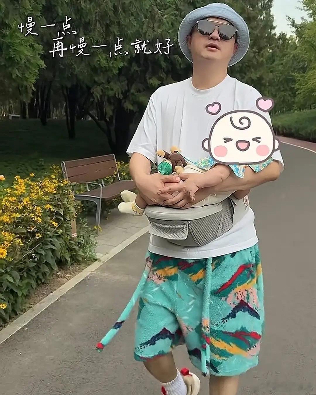 包文婧晒二胎近照包贝尔包文婧二胎近照包文婧分享二胎儿子萌态，小名面条子长势飞快转