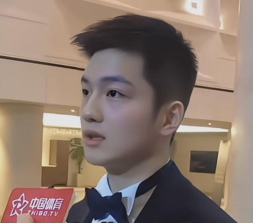 陌上人如玉，公子世无双，说的就是他这样的美男吧，本来不应该用美来形容一个男子的容