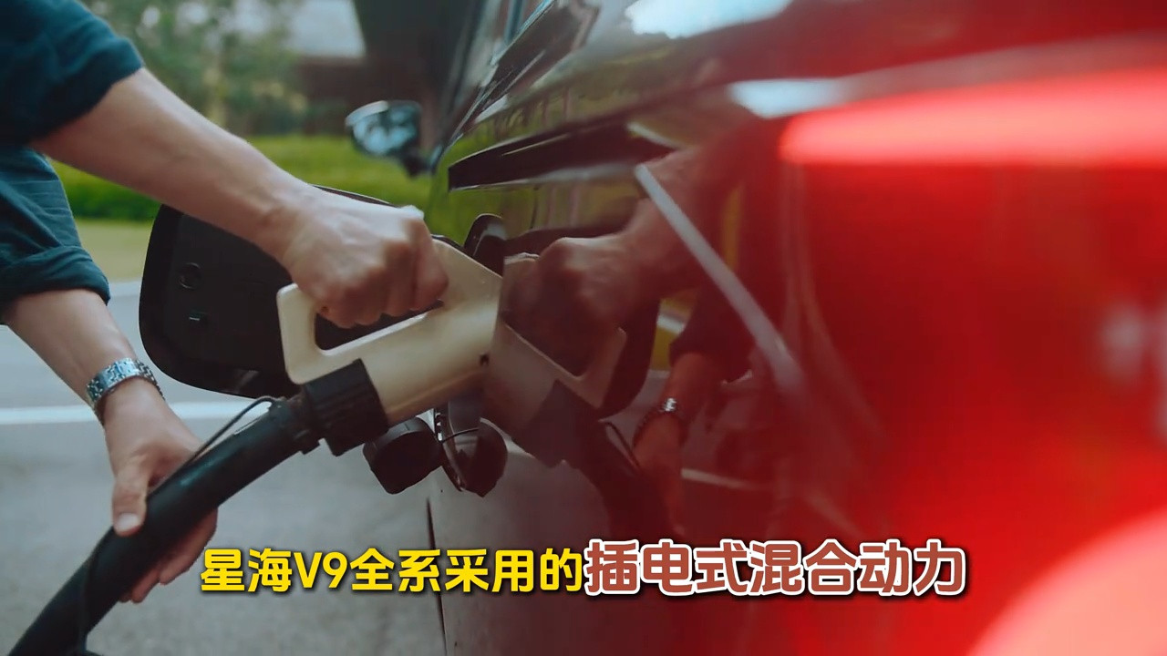 20万级家庭MPV巅峰对决：传祺M8 vs 星海V9，全家都说好