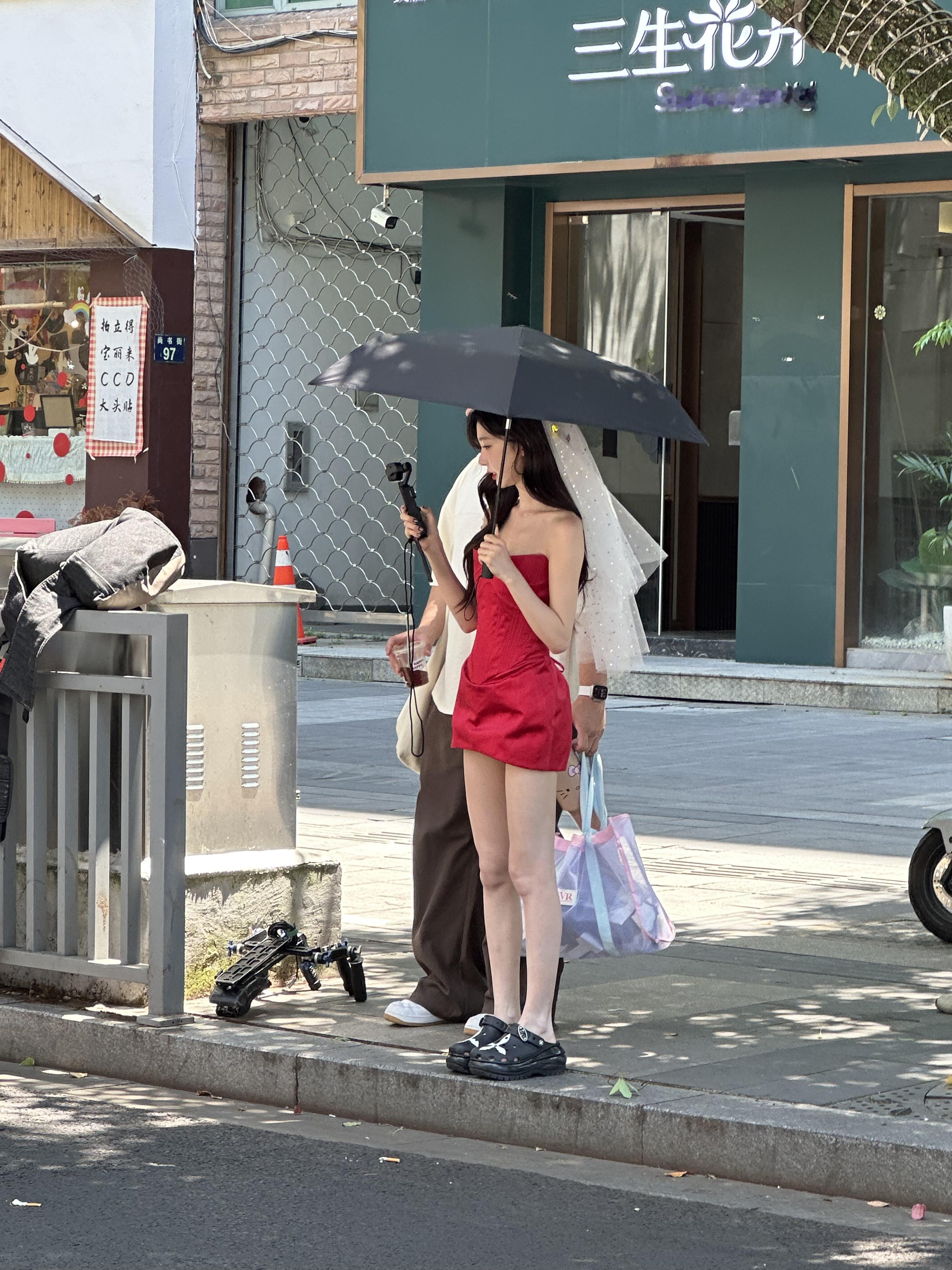 易梦玲近期片场照曝胡彦斌易梦玲分了