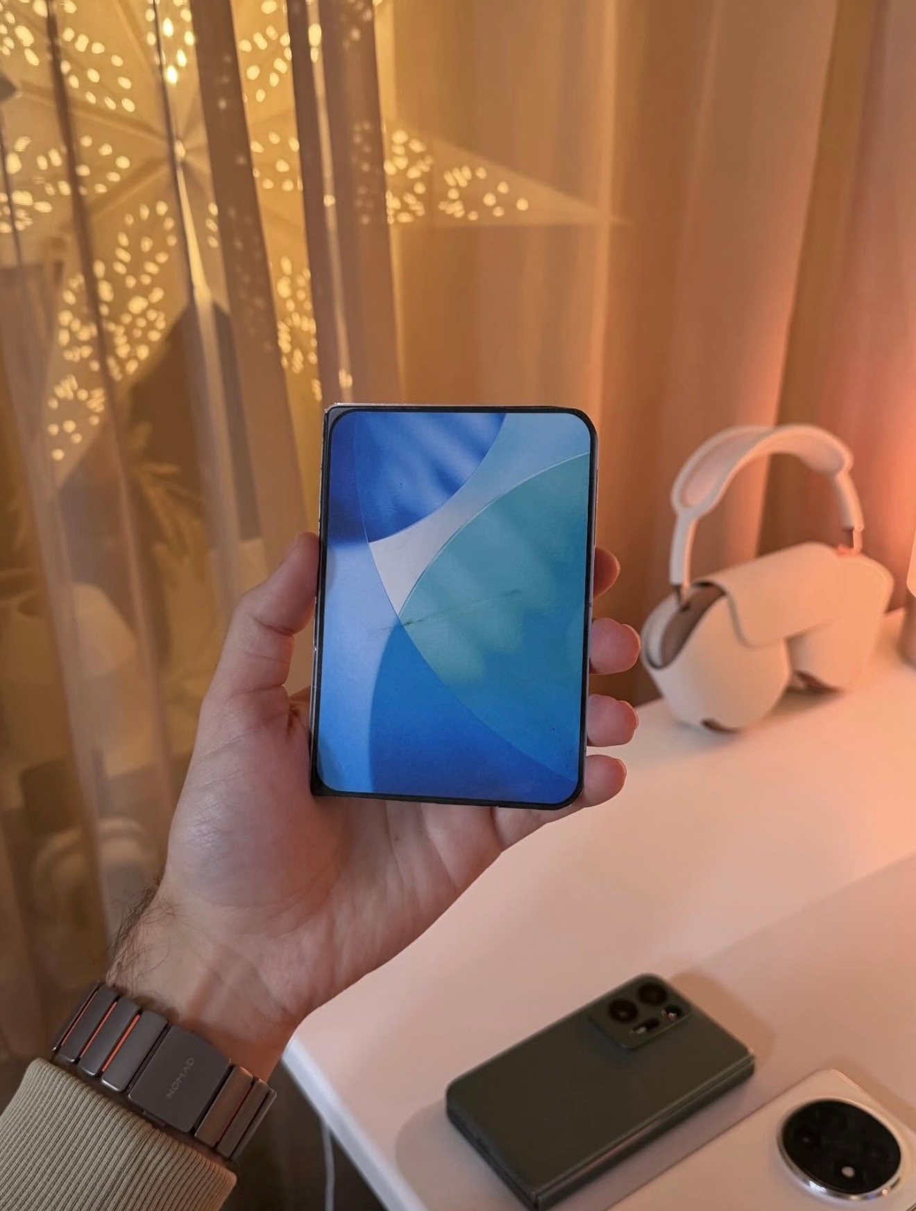啊！？这就是传说中的iPhoneFold吗？阔折叠，展开大小和iPad