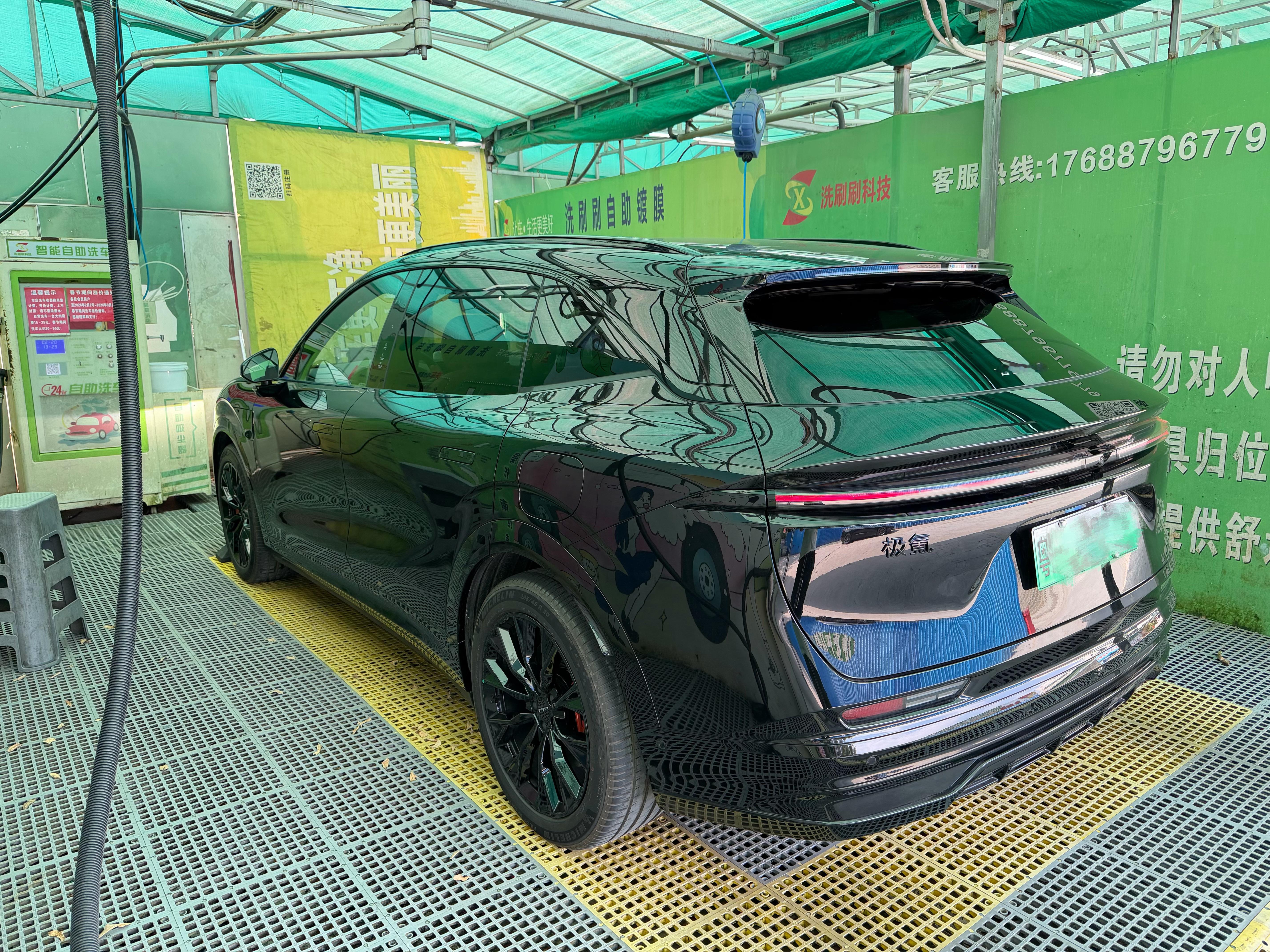 安全抵达深圳，高速车明显多了，我太想上班了还车前洗干净，导航俩洗车店都没开门，自