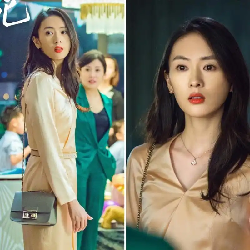 顾佳背着香奈儿限量款去参加富太太聚会。合影时别的太太人手一只爱马仕，只有他默默把香奈儿藏到身后。后来