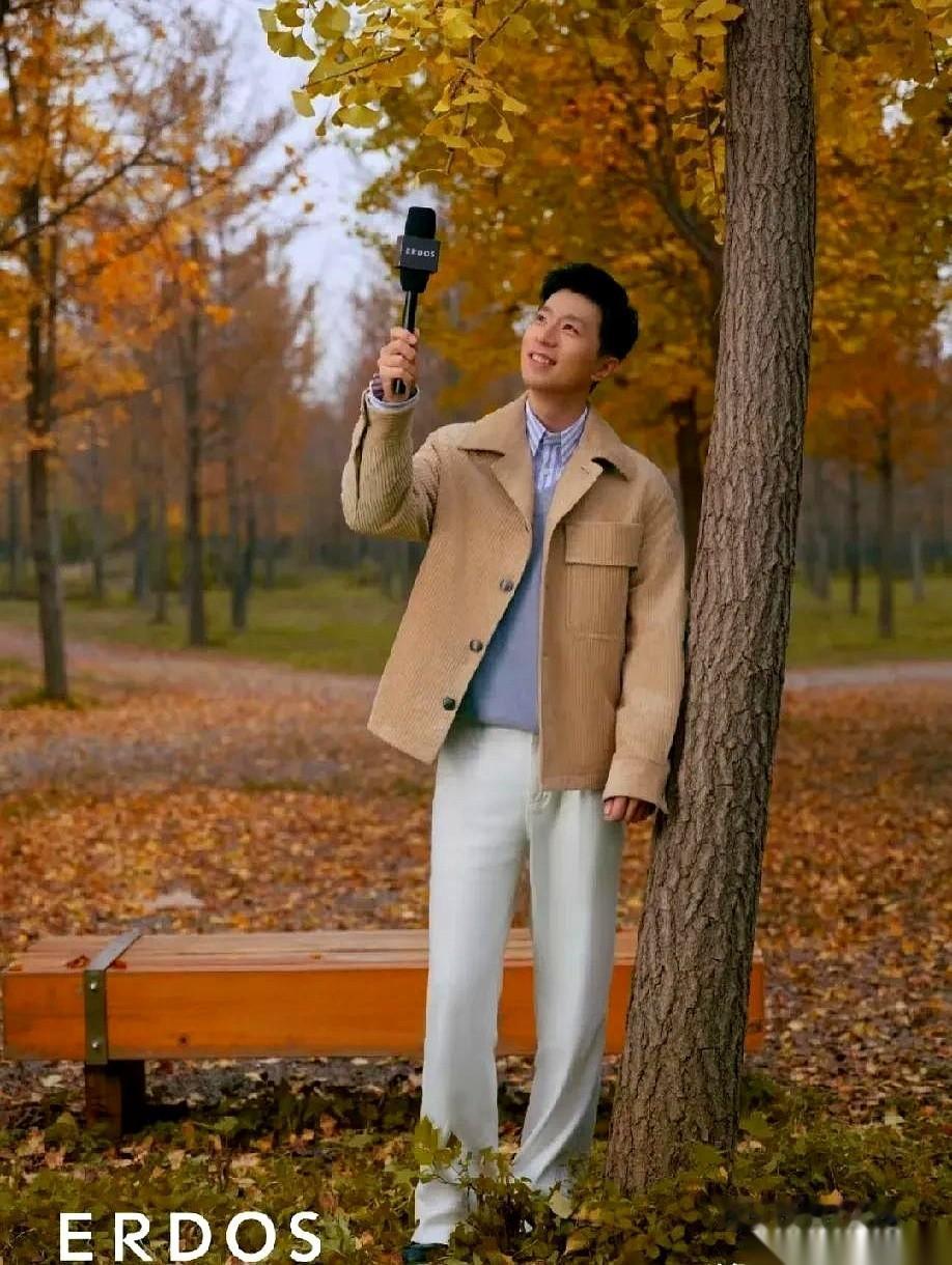 马龙老婆那张照片，绝了。说她快40，俩娃的妈，谁信？就那状态，往大学校园里一