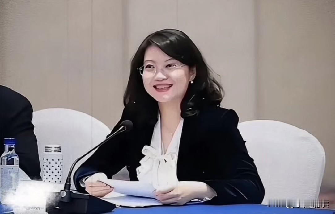 滇省最美女厅官，究竟抵不过钱权色的诱惑！