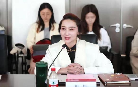 项立刚这话说得够猛：法律专业别招海归老师！在他看来，招留学生学法律，就是把阵地拱