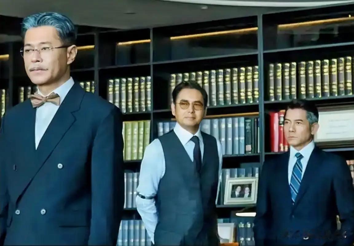 看了《寒战1994》有2个没想到：1、没想到几个老戏骨都是跑龙套的，周润发