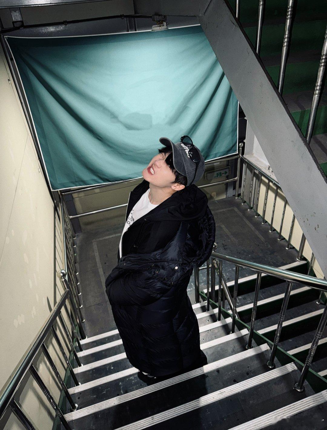 哈哈！咧嘴，呲牙，调皮又可爱的多宝！真是檀三岁具像化啊！檀健次