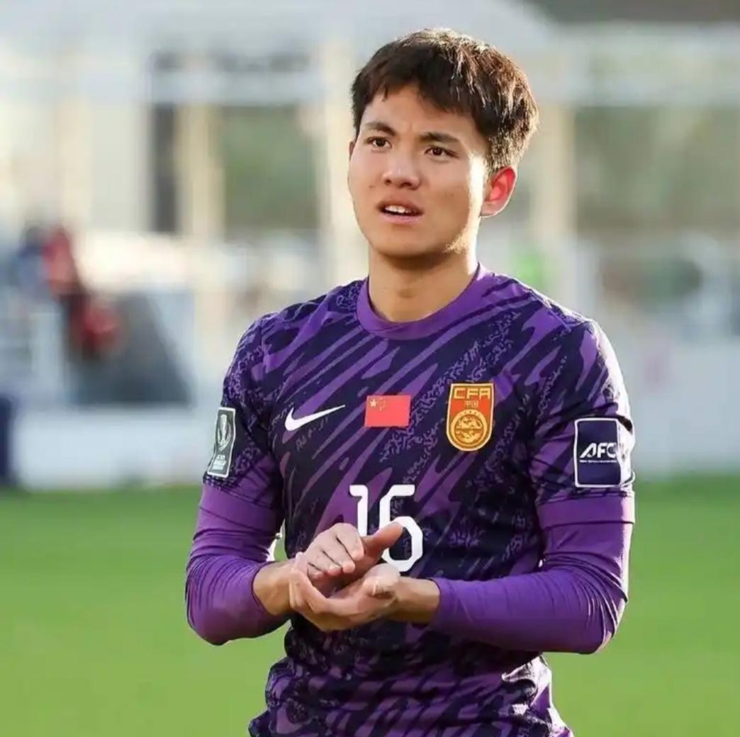 门将李昊落选国足集训大名单，不是能力问题，而是伤病原因！球迷们都注意到，邵佳