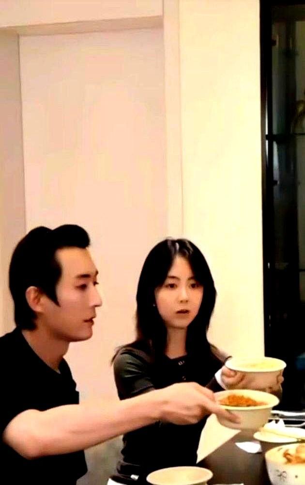 新剧预约刚破三百万，男女主竟然集体消失了。放着破纪录的流量不割，刘学义和谭松