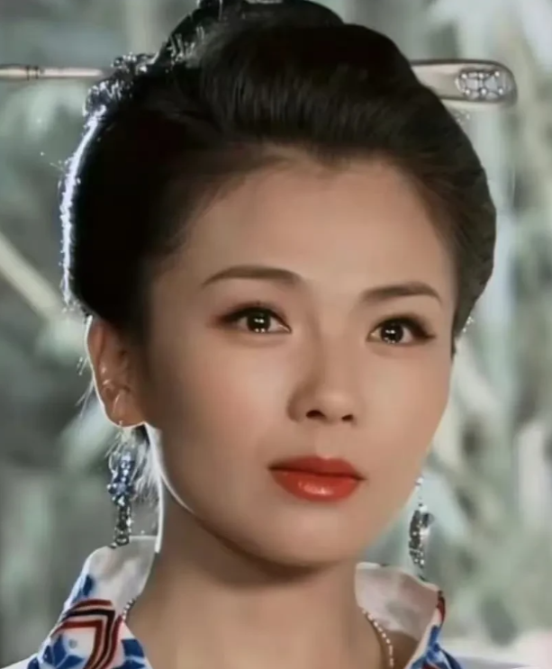 一句简单的话,却暴露了刘涛的人品。刘涛很少拍戏,很多网友都以为是她身体不好,