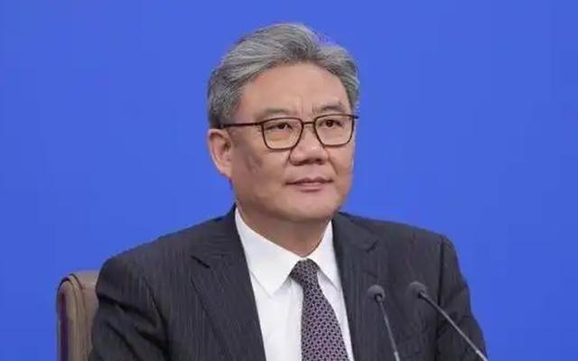 8000公里外传来好消息：以一国对27国，中国硬生生扛住了！在距离中国8000